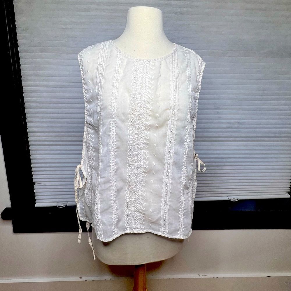 Asian Eyelet Lace Sleeveless Blouse